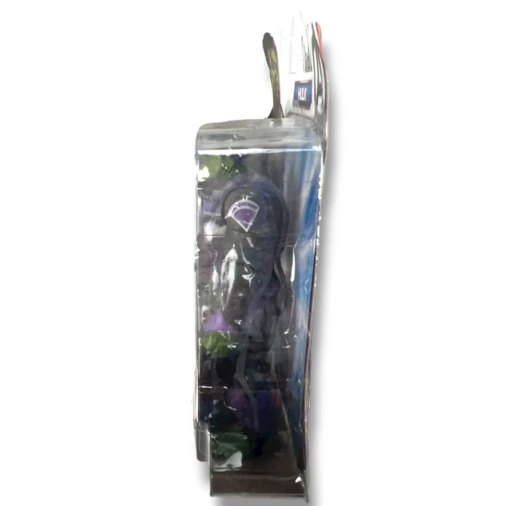 Marvel‎ Avengers Hulk Action Figure Toy with Infinity Gauntlet Accessory NIB